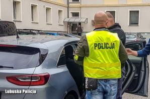 Narazili skarb państwa na utratę prawie 24 milionów złotych. Przestępcy zatrzymani przez policjantów i funkcjonariuszy krajowej administracji skarbowej