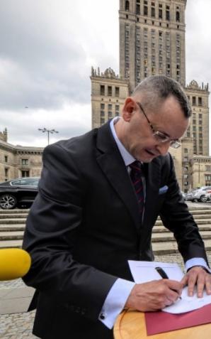 Emilia stanie przy parku Świętokrzyskim