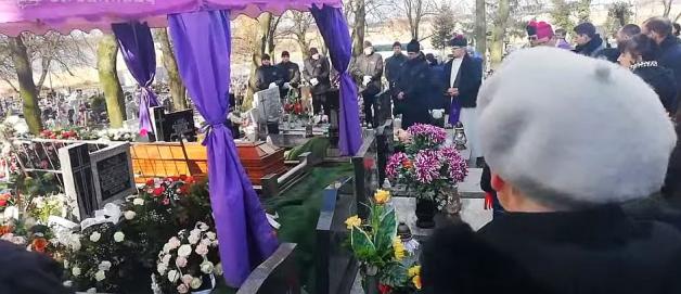 [VIDEO] Uroczystości pogrzebowe ŚP. Ks. Wiesława Chrząszcza na cmentarzu w Kruszwicy